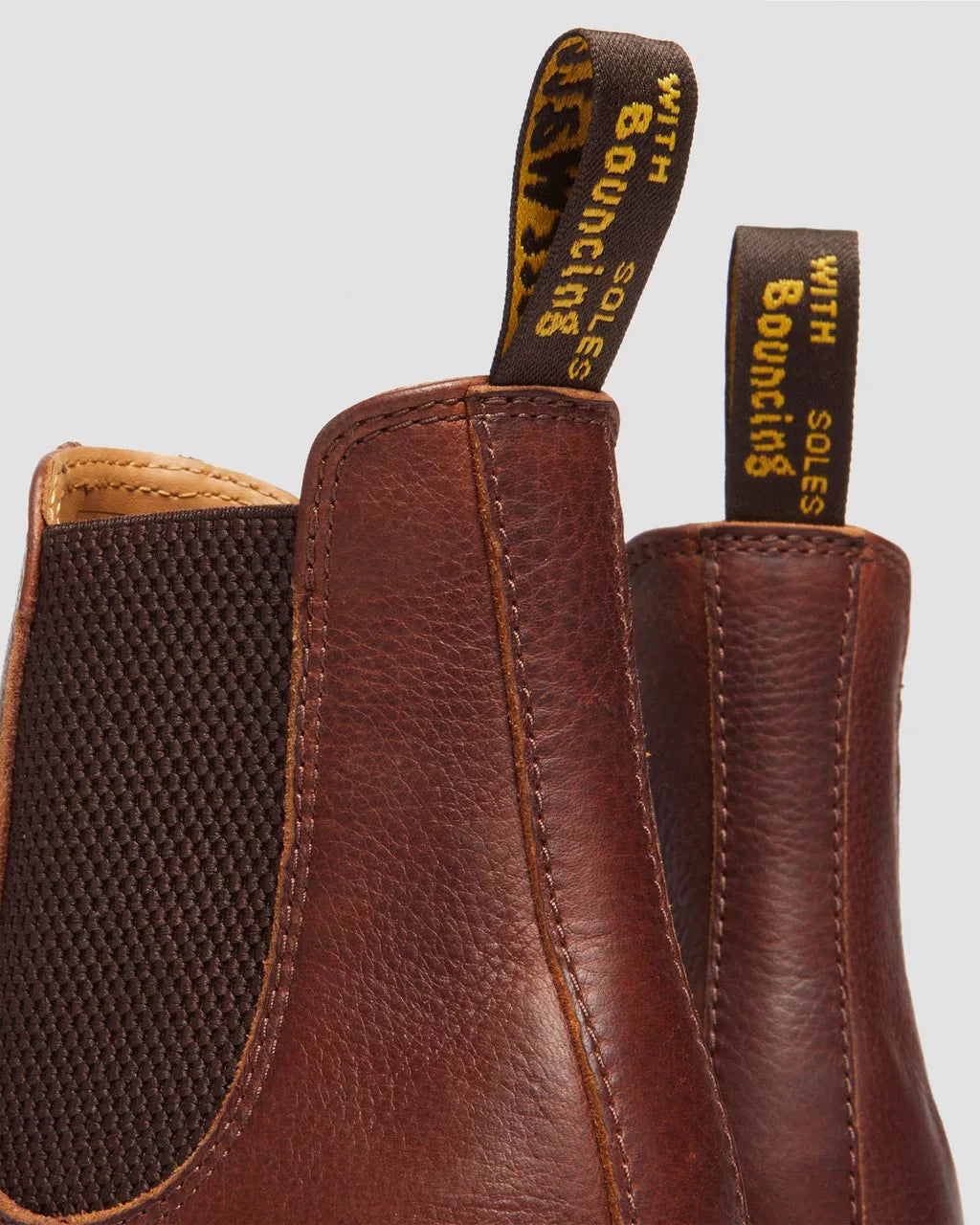 2976 Ambassador Soft Leather Chelsea Boots / DR.MARTENS
